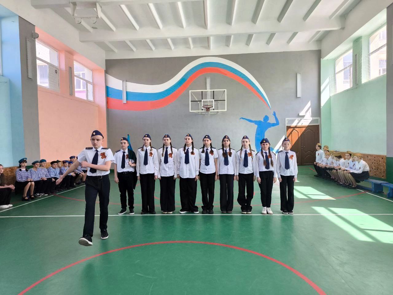 В школе Снежного состоялся Конкурс строя и песни &quot;Победный марш&quot; .
