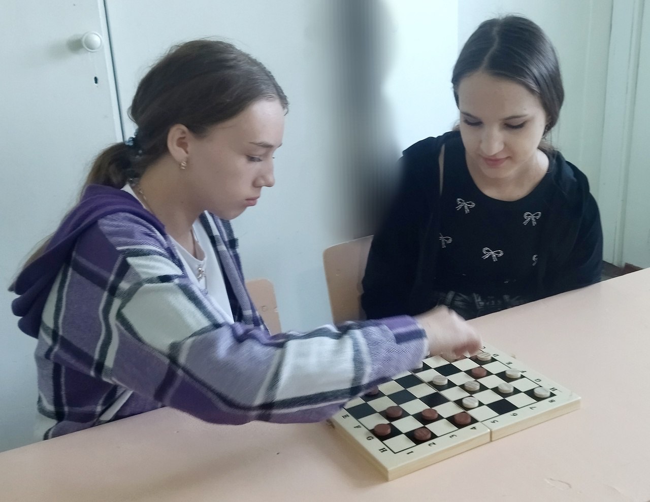 В школе городского округа Снежное прошел шашечный турнир.