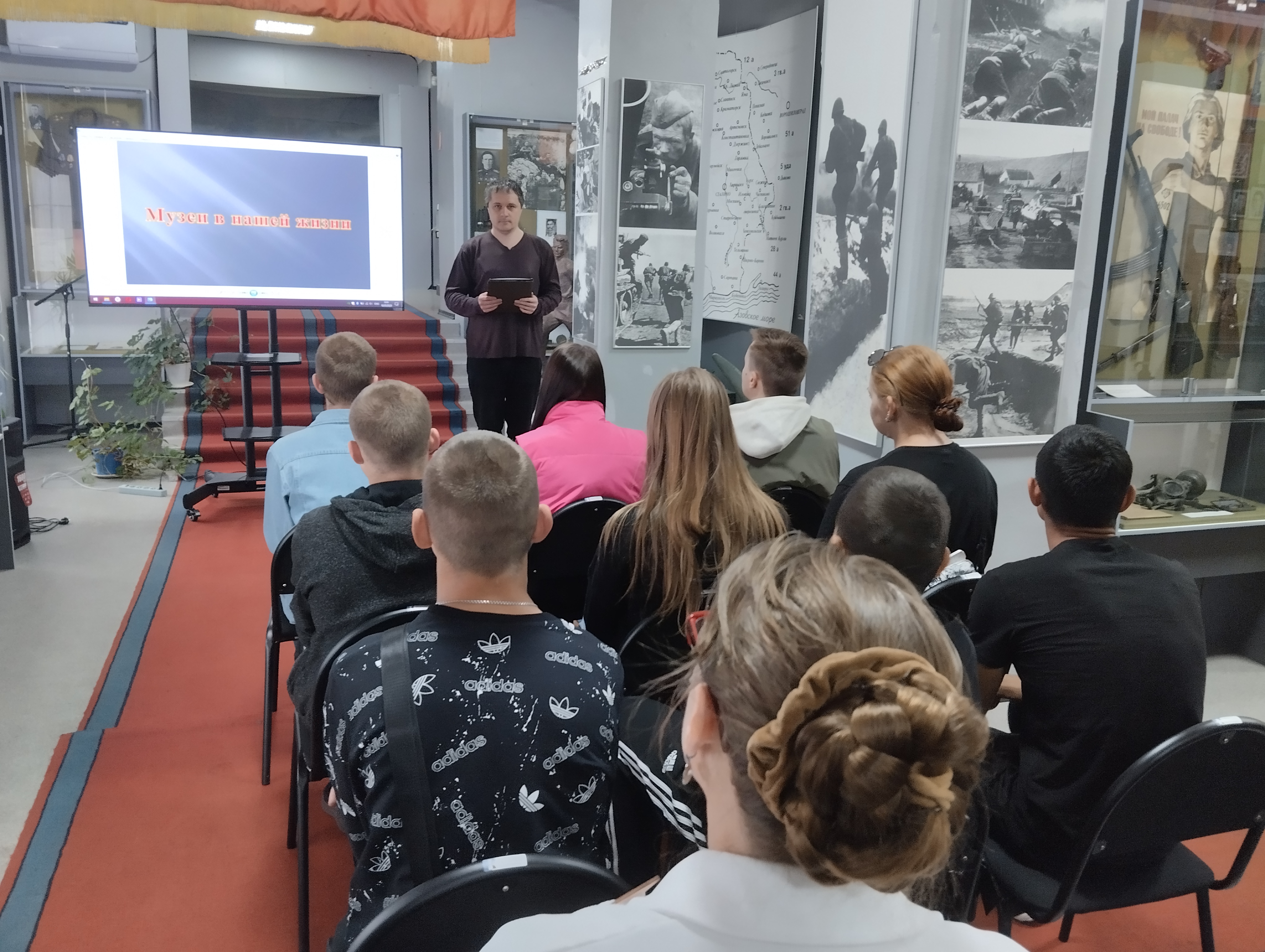 Студенты Снежного поучаствовали в мероприятии, приуроченном к Международному дню музеев.
