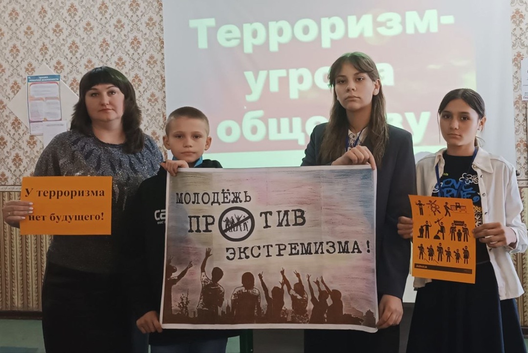 Культурно-просветительские мероприятия прошли в библиотеках Снежного.