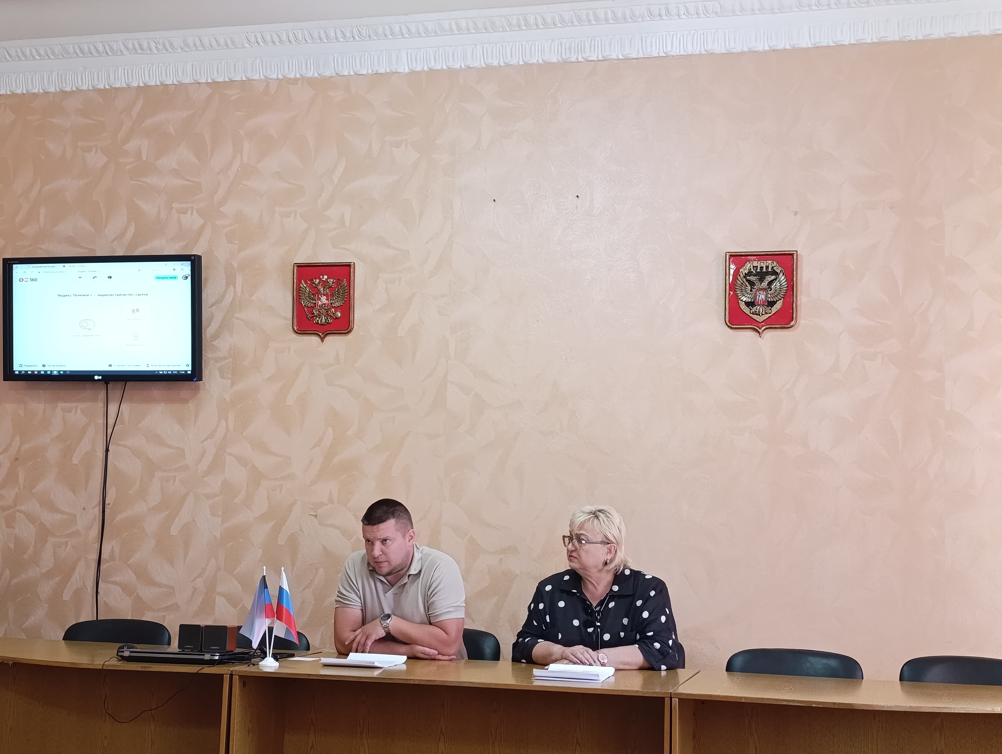 В Снежном обсудили развитие территориального самоуправления.