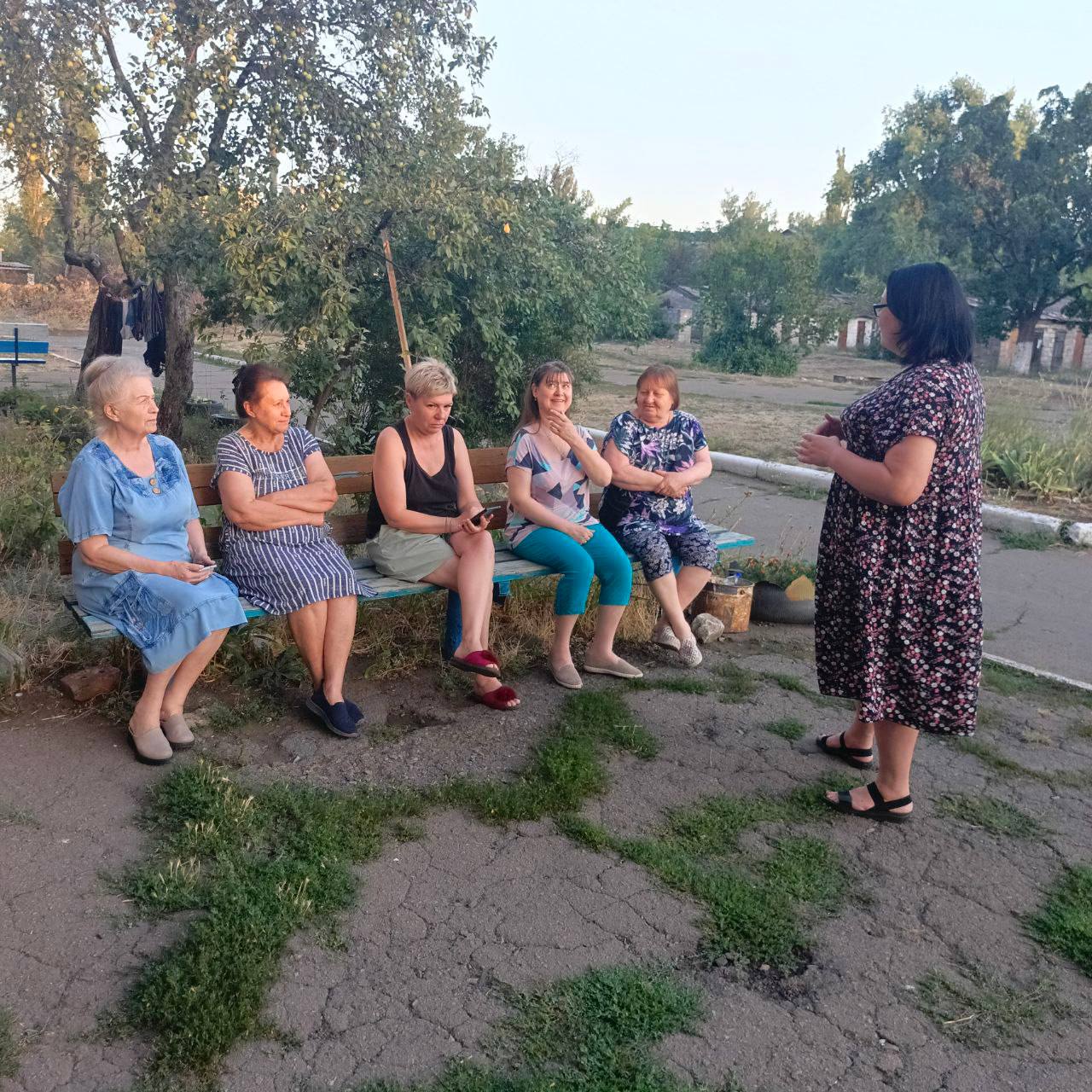 В Снежном обсудили актуальные вопросы ЖКХ на встрече с депутатом.