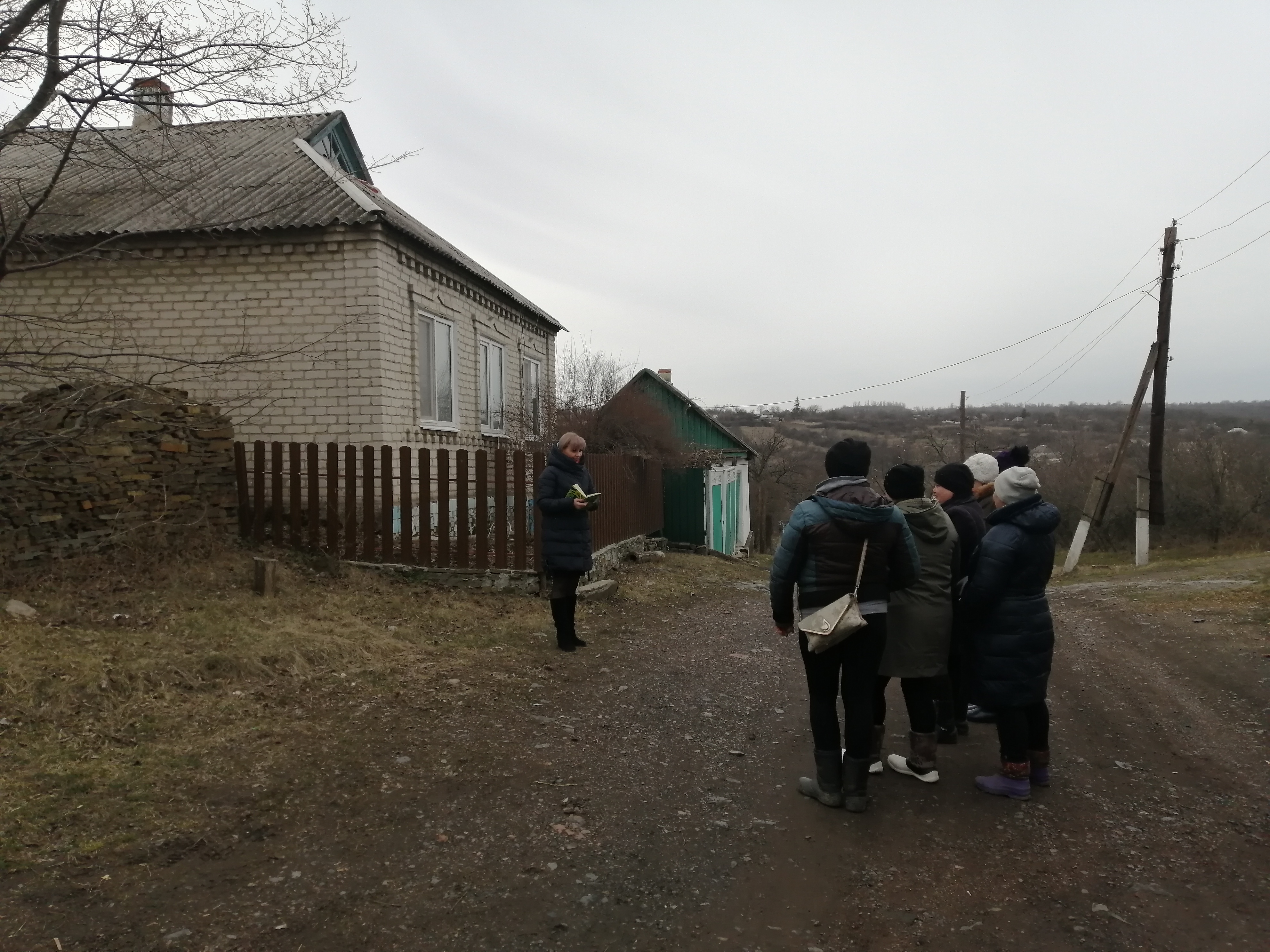 Сход граждан в пгт Андреевка на ул. Медведева.