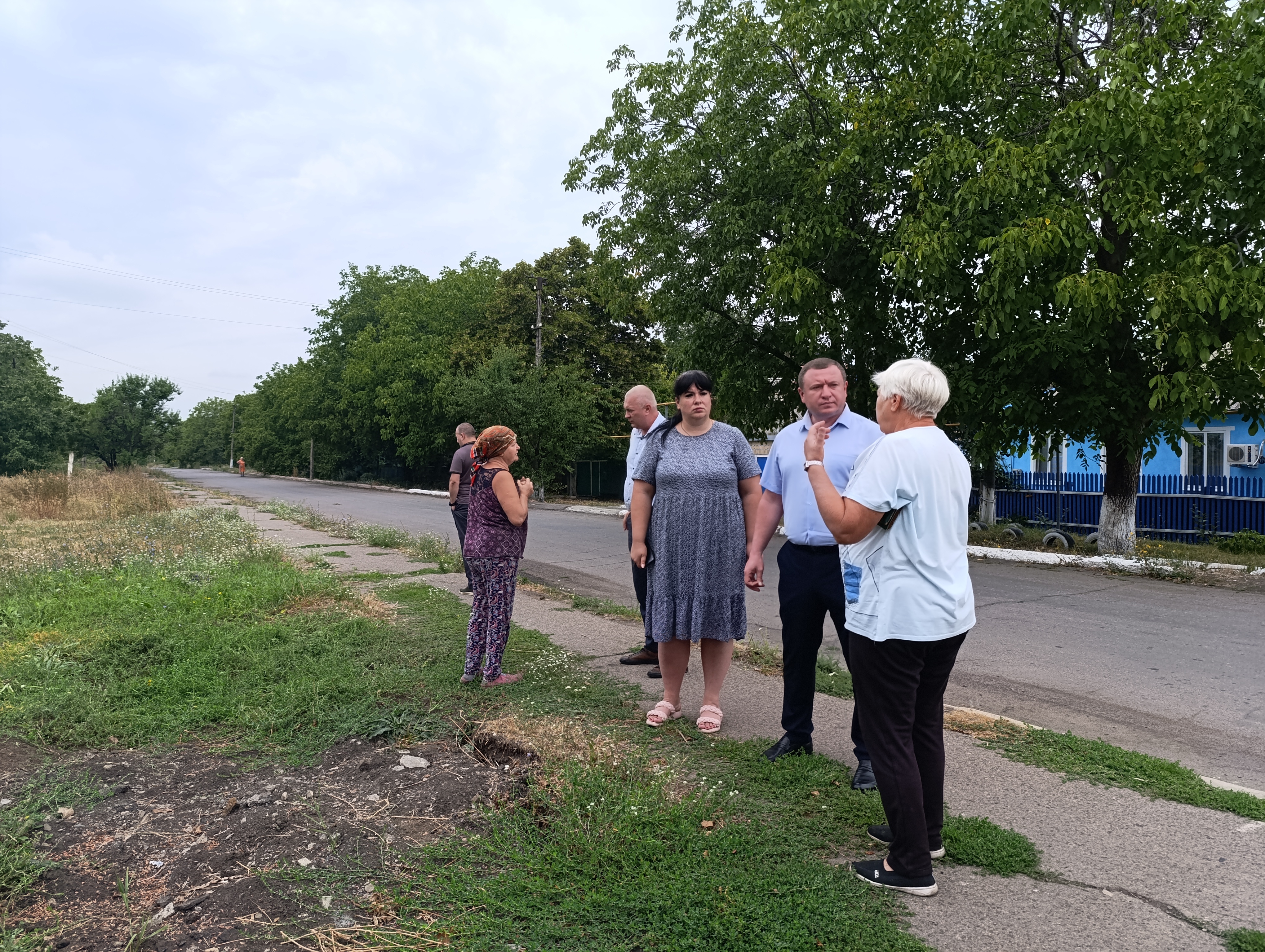 Глава муниципального образования выехал на места по обращениям граждан.