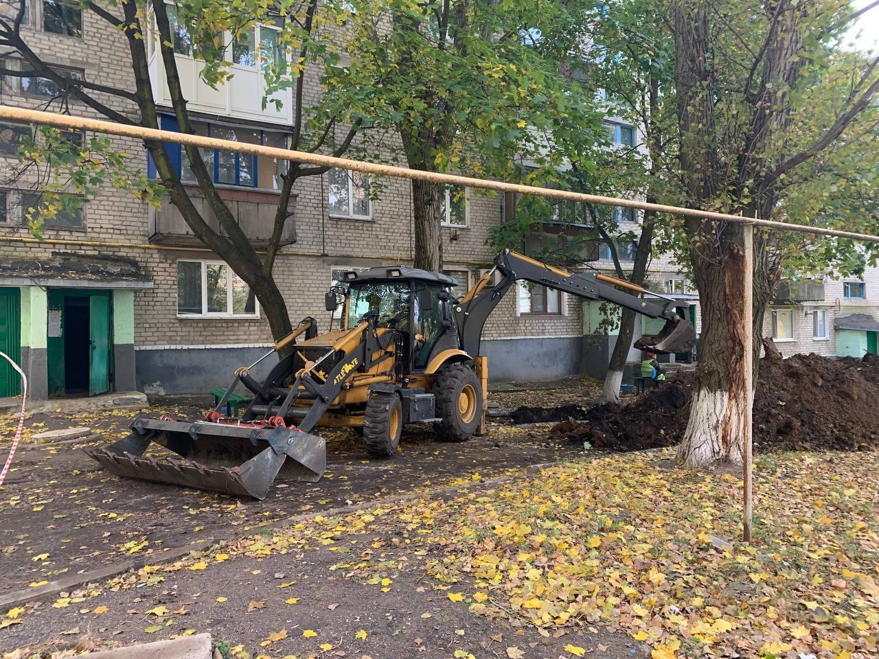 В Снежном провели ремонт инженерных сетей.