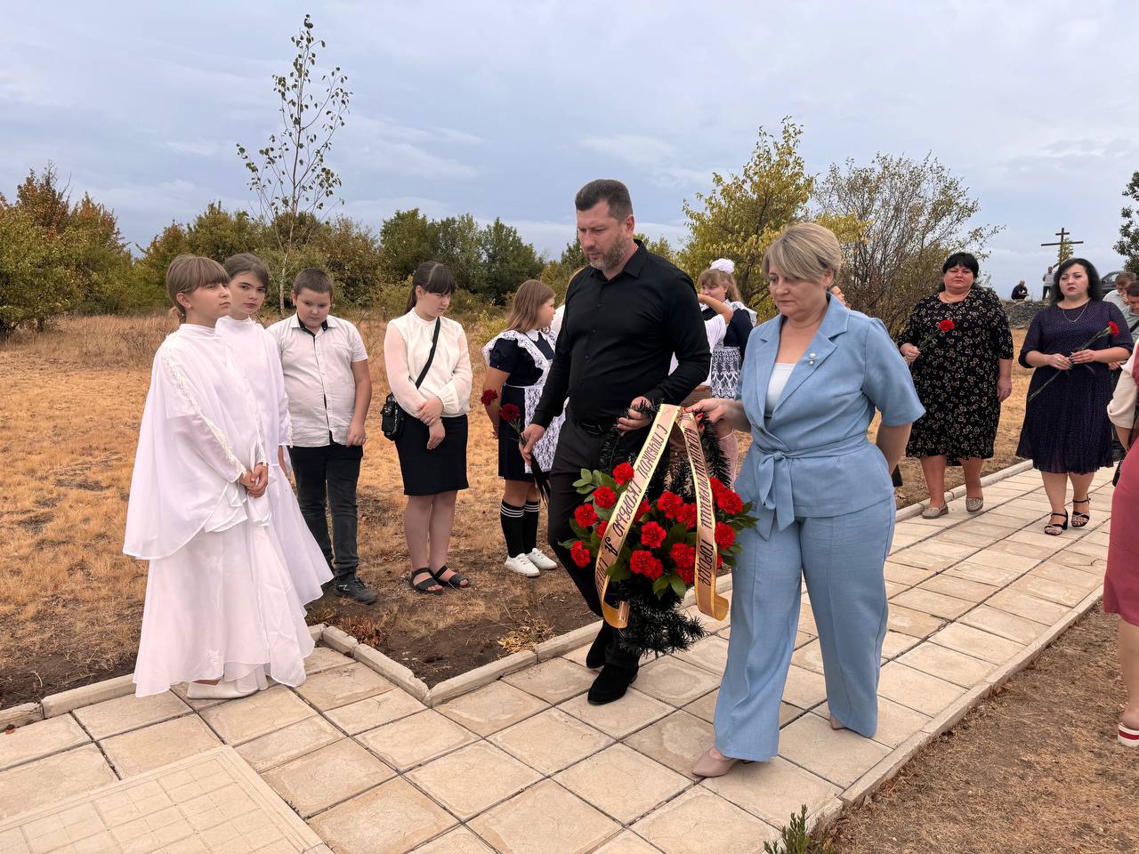 В Снежном почтили память фотокора Андрея Стенина.