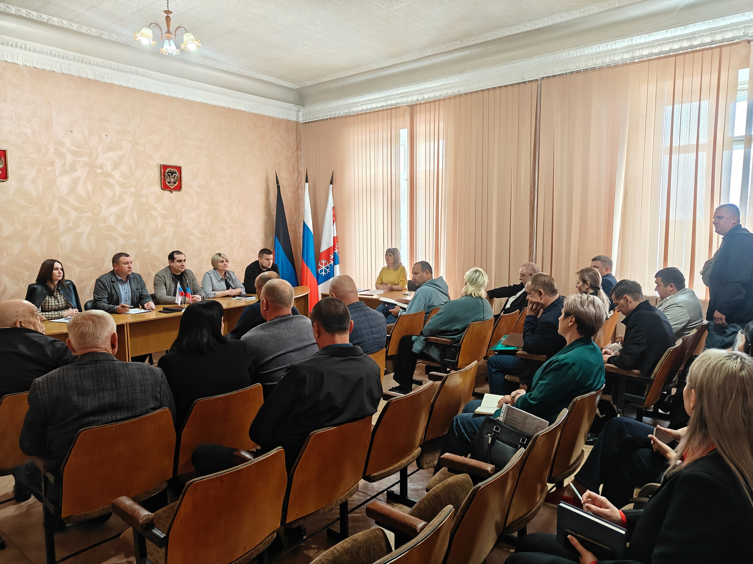 В Снежном представители органов местной власти обсудили ряд актуальных тем.