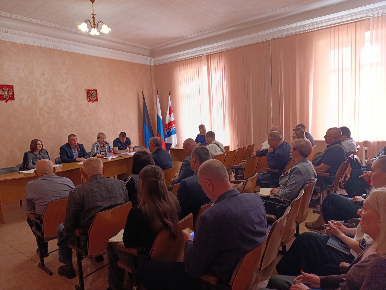 В Снежном представители органов местной власти обсудили ряд актуальных тем.