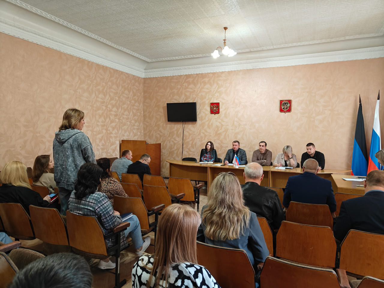 В Снежном обсудили текущие вопросы жизнедеятельности.