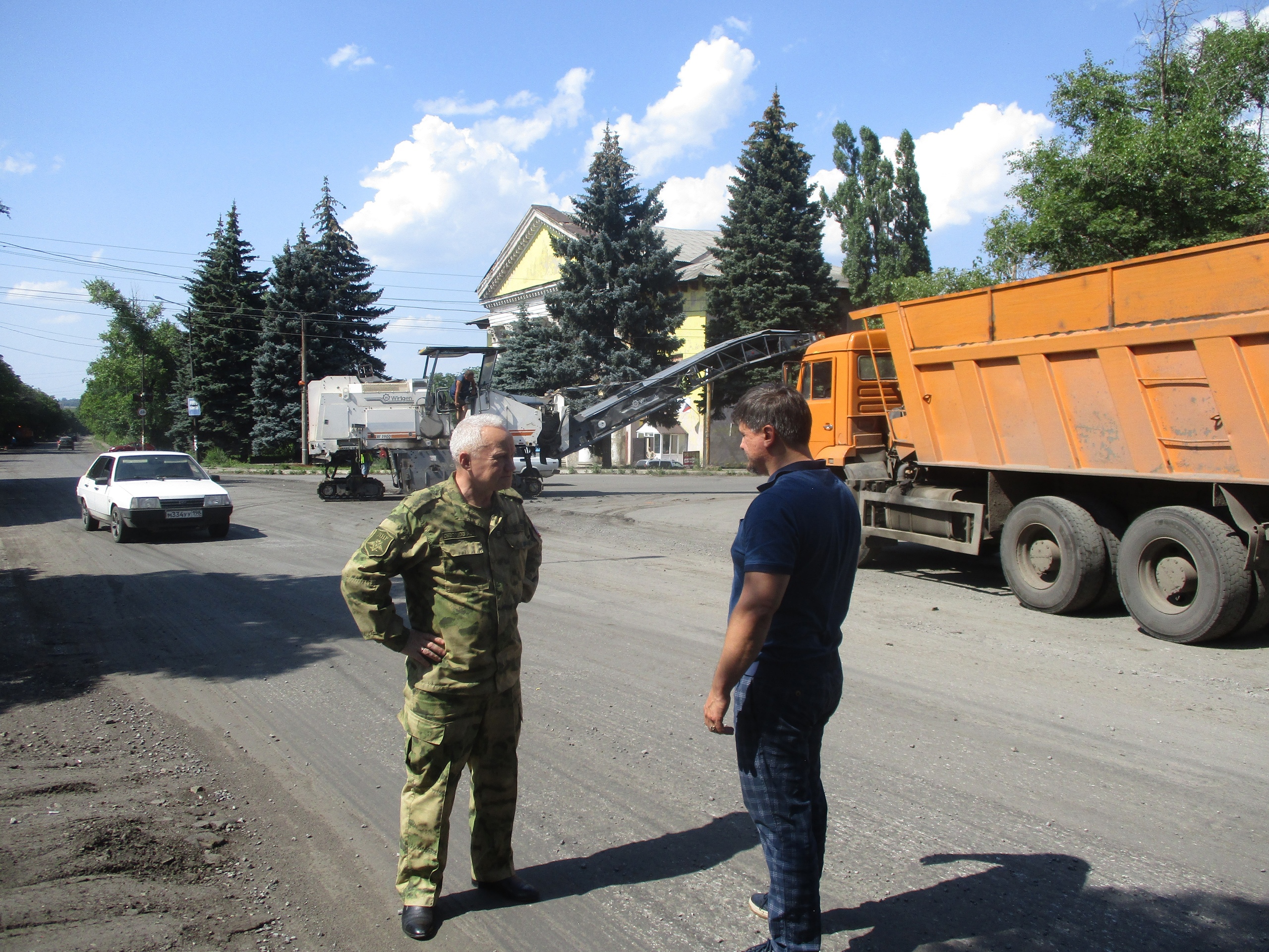 Глава города совершил рабочую поездку на участках ремонта автомобильных дорог.