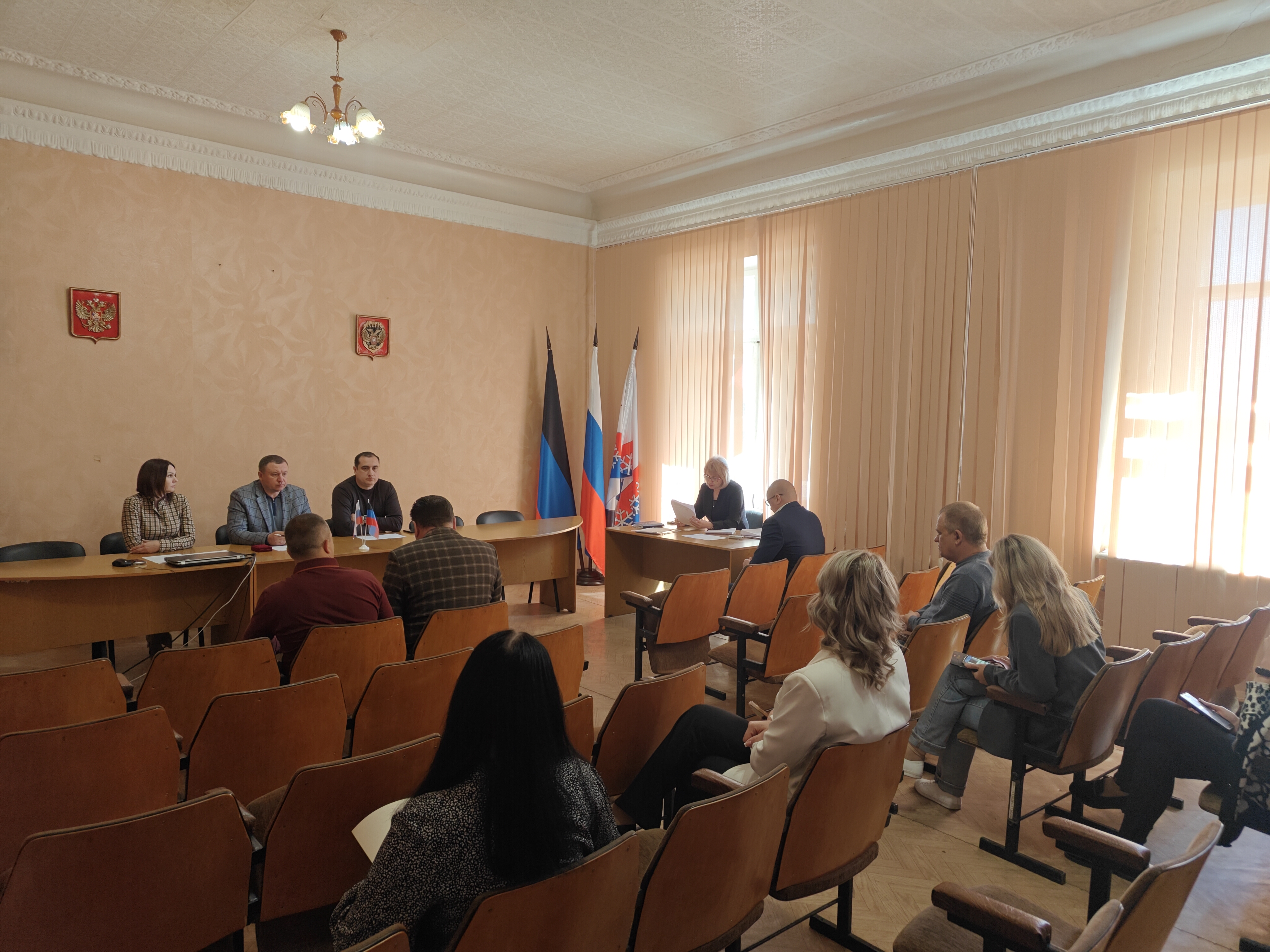 В Снежном прошло заседание комиссии по награждениям.