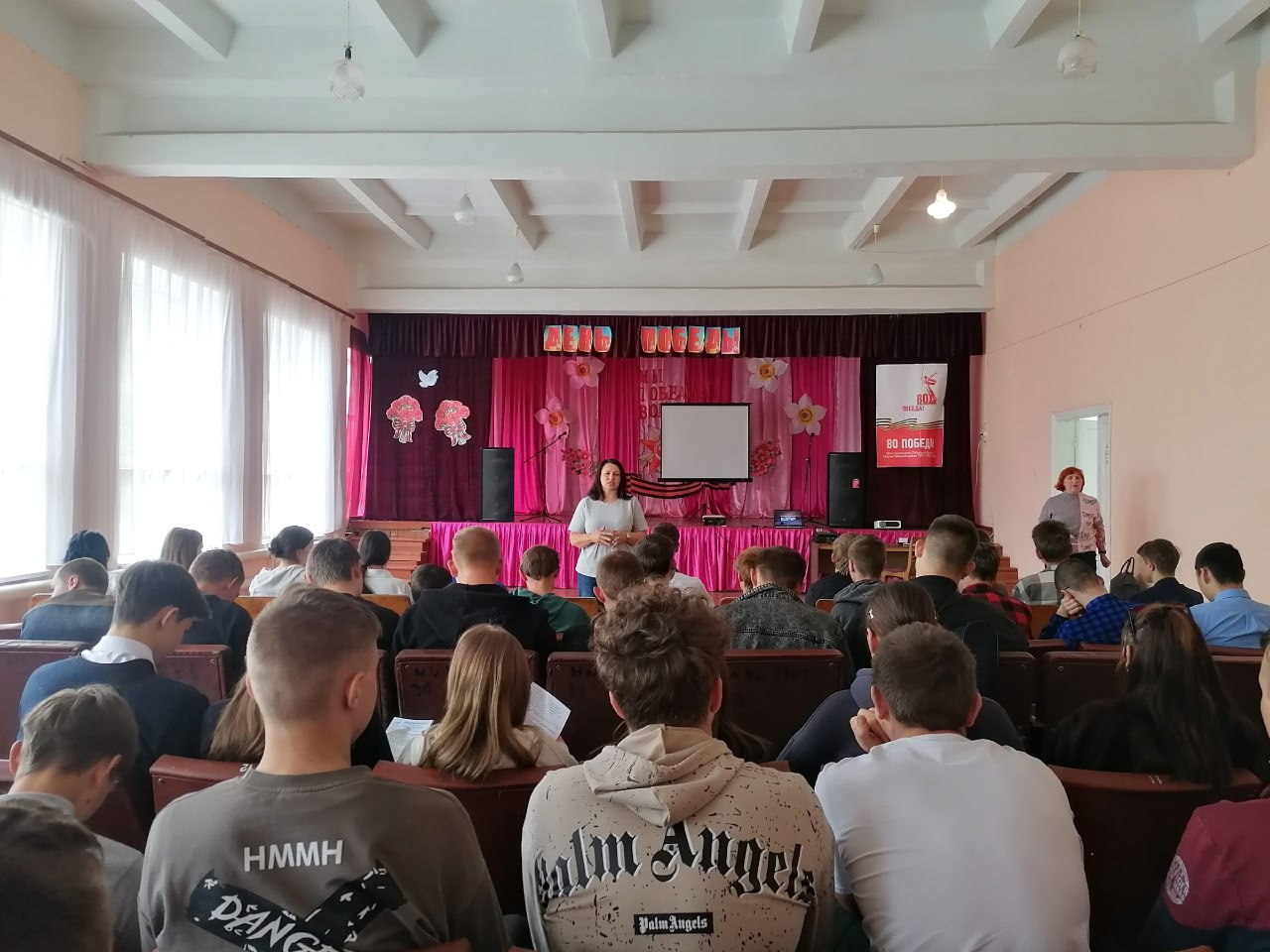 В снежнянской школе прошла встреча с представителями Донецкой академии транспорта.