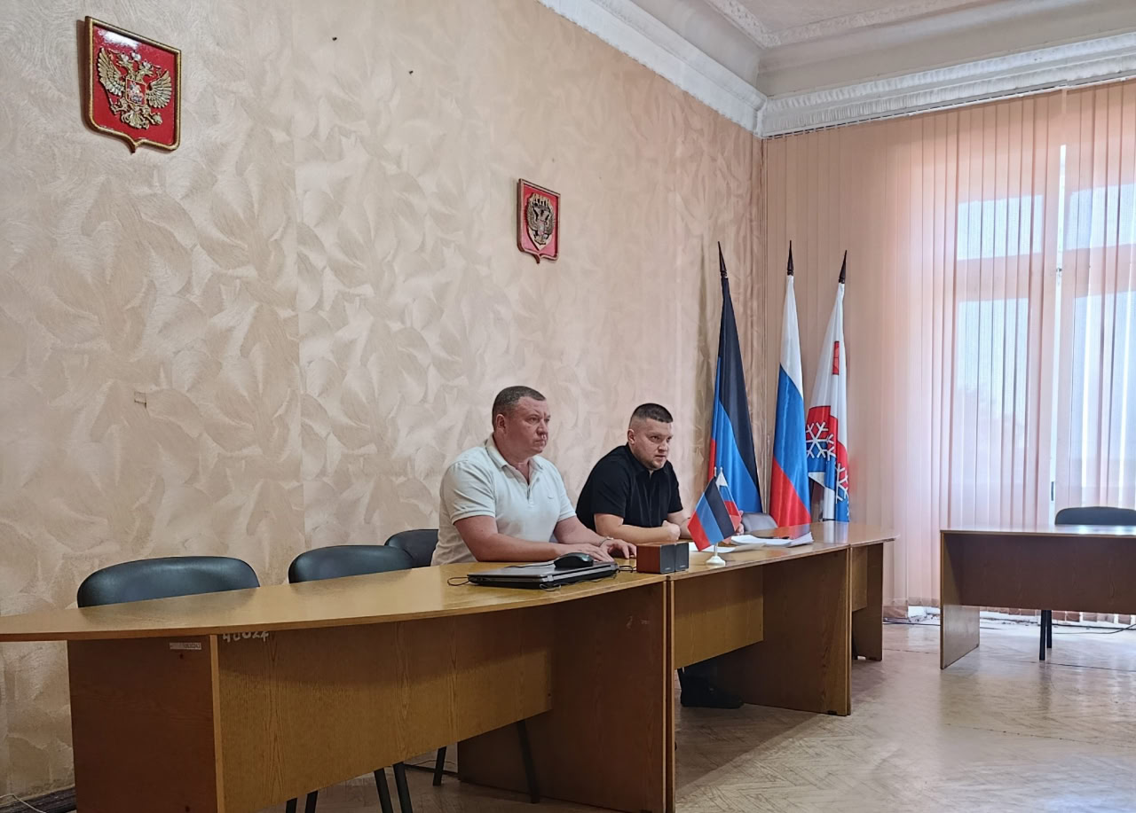 В Снежном обсудили развитие территориального общественного самоуправления.