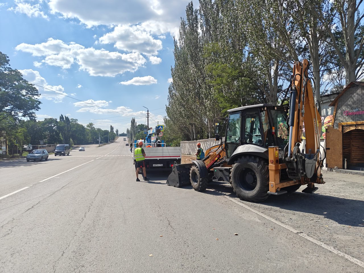 В Снежном продолжается восстановление сетей наружного освещения.