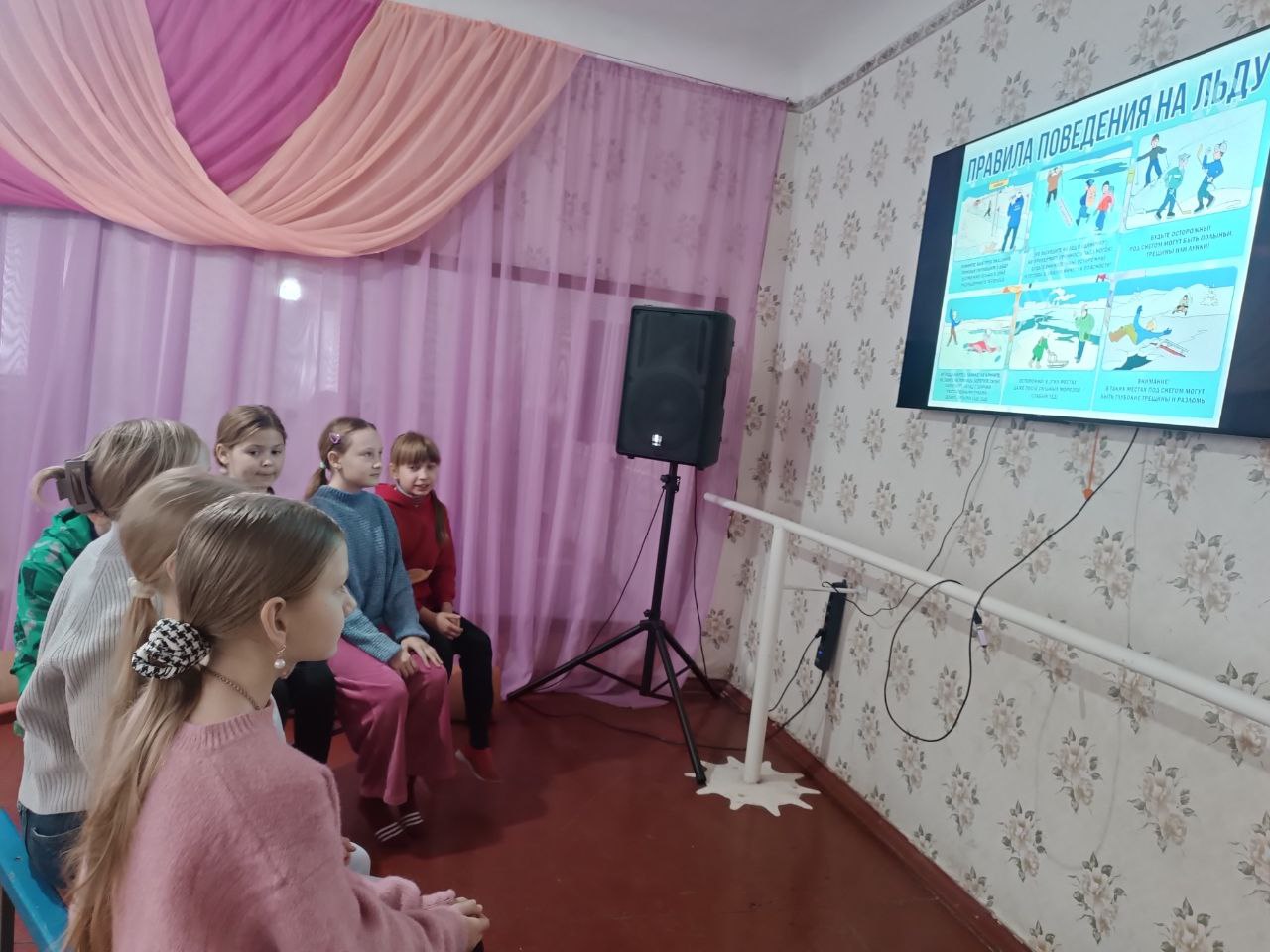 В Снежном прошел урок «Тонкий лед на водоемах».