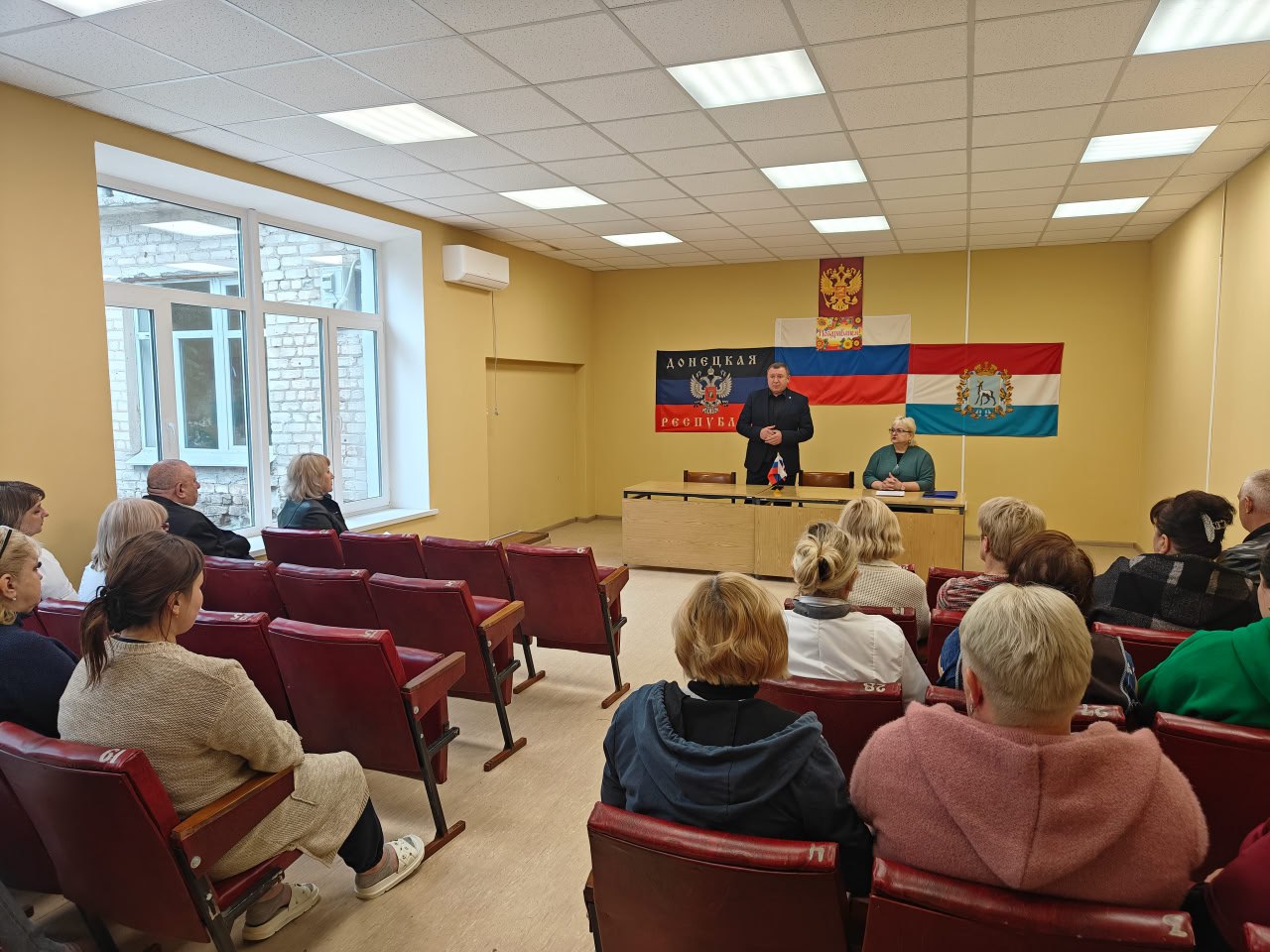 В Снежном прошла встреча с трудовым коллективом Центра первичной медико-санитарной помощи.