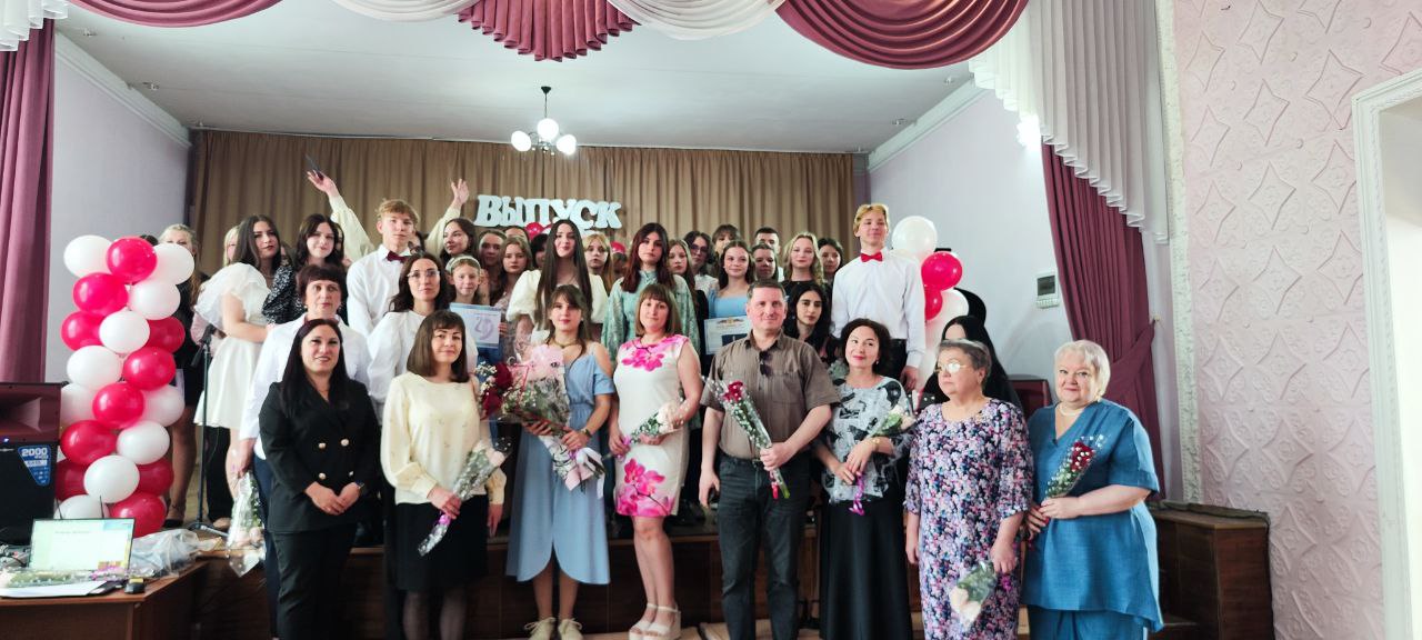 В школе искусств Снежного прошел выпускной.