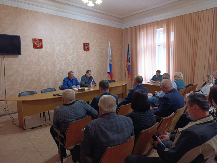В Снежном представители органов местной власти обсудили ряд актуальных тем. В Снежном представители органов местной власти обсудили ряд актуальных тем.