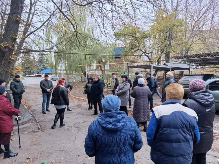 Глава муниципального образования городской округ Снежное обсудил с жителями вопросы содержания многоквартирного дома . Глава муниципального образования городской округ Снежное обсудил с жителями вопросы содержания многоквартирного дома .