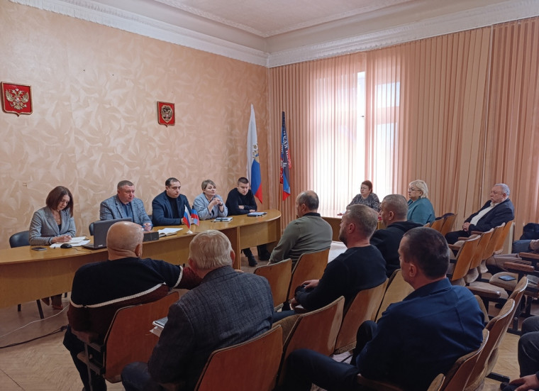 В Снежном представители органов местной власти обсудили ряд актуальных тем. В Снежном представители органов местной власти обсудили ряд актуальных тем.