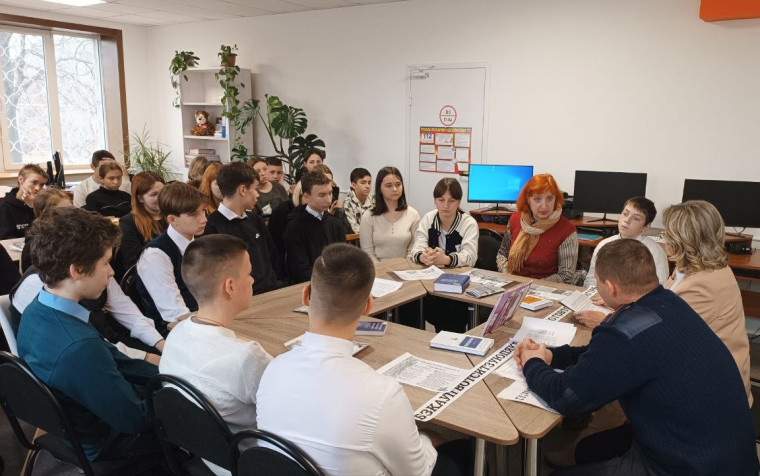 В Снежном стартовала акция «День правовой помощи детям» ко Всемирному дню ребенка. В Снежном стартовала акция «День правовой помощи детям» ко Всемирному дню ребенка.