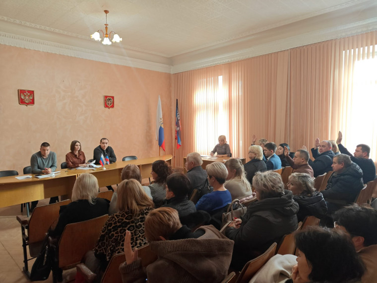 В Снежном состоялись публичные слушания. В Снежном состоялись публичные слушания.