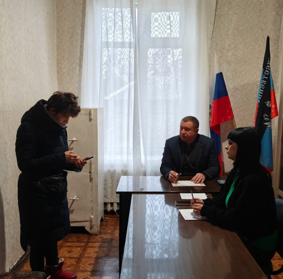 Глава Снежного ответил на вопросы жителей. Глава Снежного ответил на вопросы жителей.