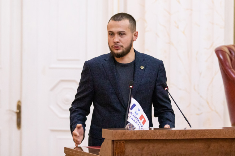 Константин Кузьмин провел заседание Молодежного Парламента ДНР. Константин Кузьмин провел заседание Молодежного Парламента ДНР.