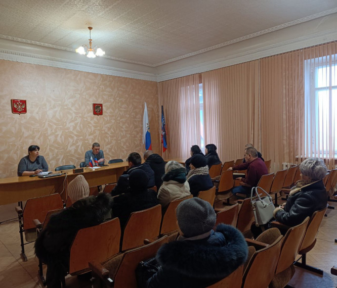 В Снежном обсудили функционирование систем отопления. В Снежном обсудили функционирование систем отопления.