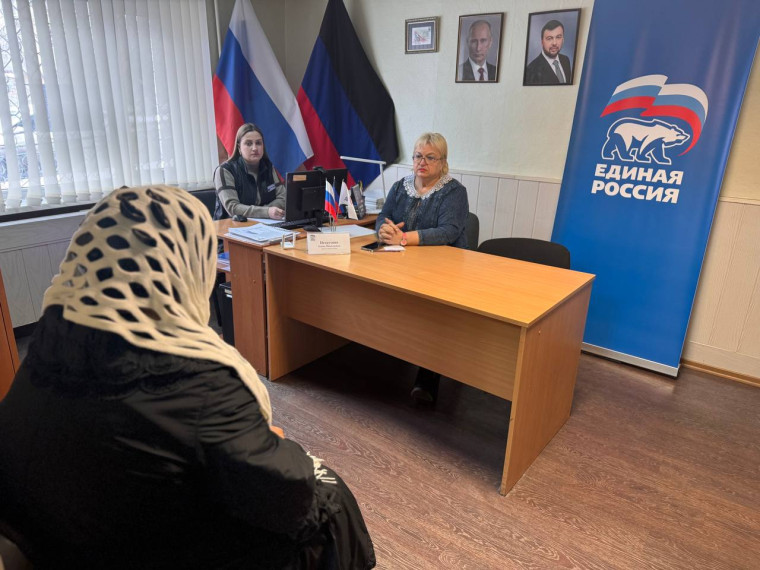 В общественной приёмной прошёл приём депутата городского совета. В общественной приёмной прошёл приём депутата городского совета.