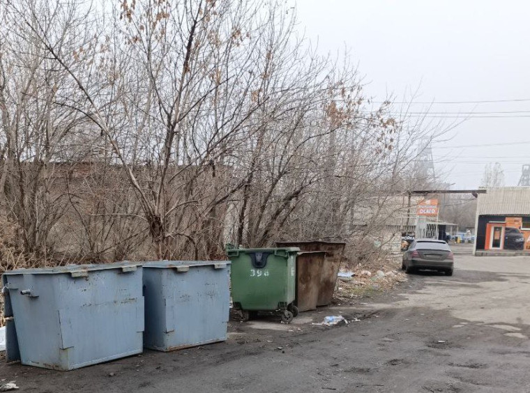 В Снежном установили дополнительные бункеры для отходов. В Снежном установили дополнительные бункеры для отходов.