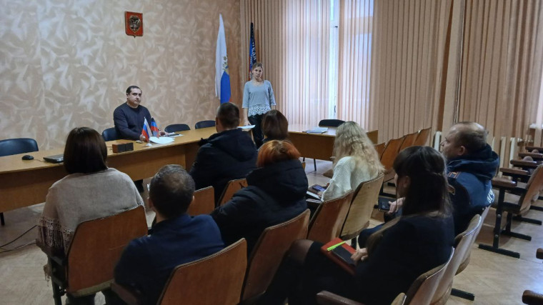 В Снежном обсудили вопросы размещения нестационарных торговых объектов. В Снежном обсудили вопросы размещения нестационарных торговых объектов.