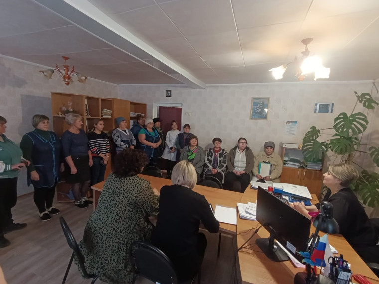 Замглавы администрации Снежного ответила на вопросы трудового коллектива психоневрологического интерната. Замглавы администрации Снежного ответила на вопросы трудового коллектива психоневрологического интерната.