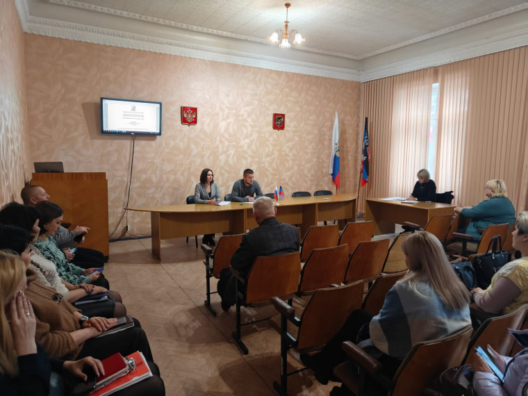В Снежном состоялись публичные слушания. В Снежном состоялись публичные слушания.