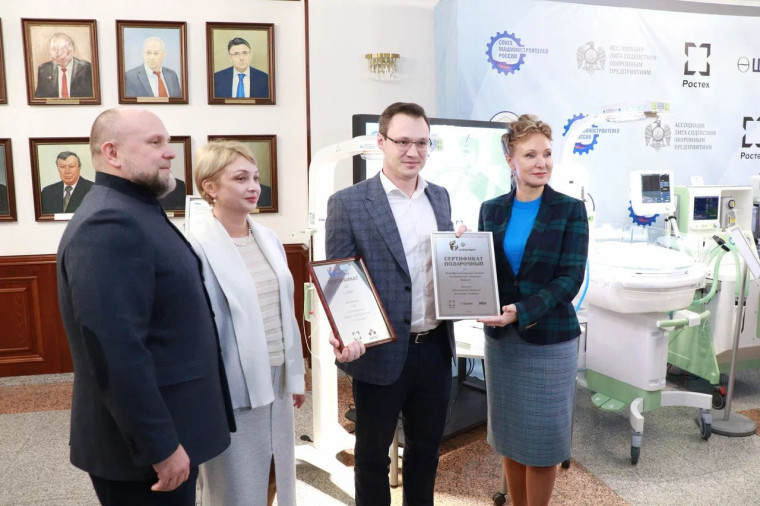В городскую больницу Снежного доставят медицинское оборудование. В городскую больницу Снежного доставят медицинское оборудование.