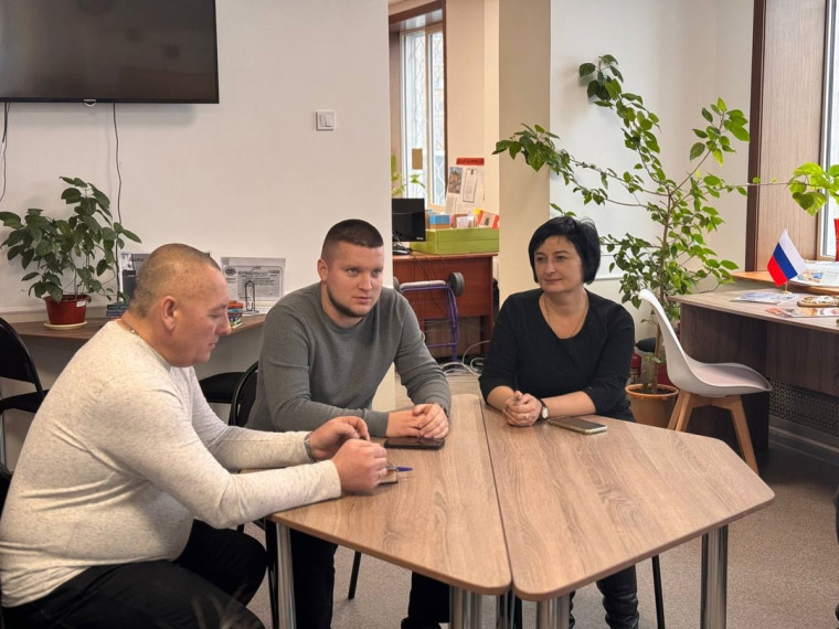 Представитель администрации Снежного провел встречу с жителями. Представитель администрации Снежного провел встречу с жителями.