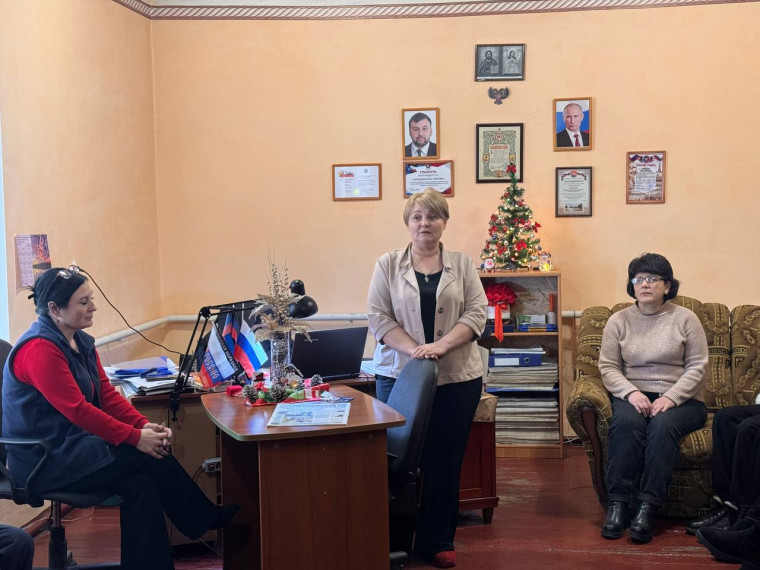 Представитель администрации Снежного провела встречу с жителями. Представитель администрации Снежного провела встречу с жителями.
