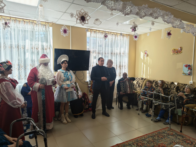 В Снежном в преддверии Нового года и Рождества поздравили подопечных терцентра. В Снежном в преддверии Нового года и Рождества поздравили подопечных терцентра.