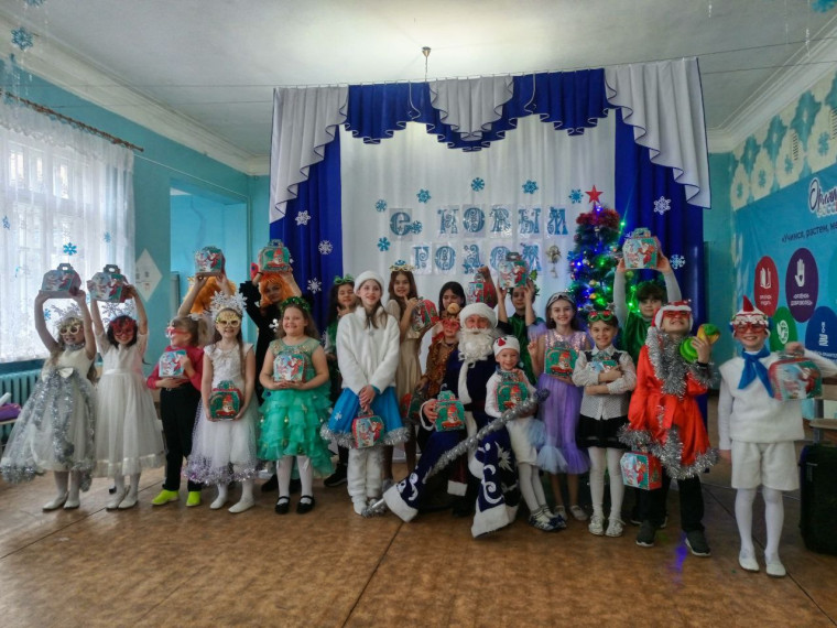 В Снежном проходят новогодние мероприятия для детей и взрослых. В Снежном проходят новогодние мероприятия для детей и взрослых.
