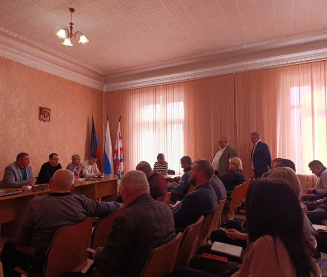 В Снежном представители органов местной власти обсудили ряд актуальных тем. В Снежном представители органов местной власти обсудили ряд актуальных тем.