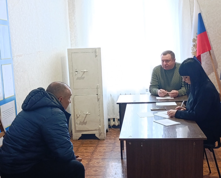 Глава Снежного ответил на вопросы жителей. Глава Снежного ответил на вопросы жителей.