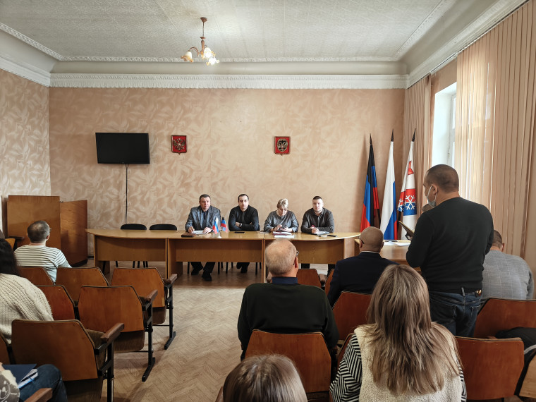 В Снежном обсудили текущие вопросы жизнедеятельности. В Снежном обсудили текущие вопросы жизнедеятельности.