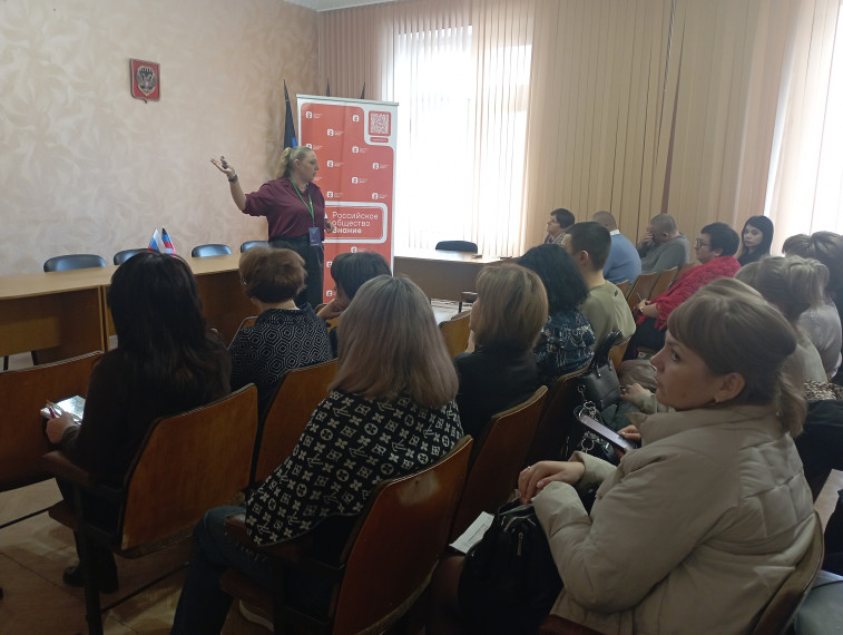В Снежном прошла серия лекций для госслужащих. В Снежном прошла серия лекций для госслужащих.