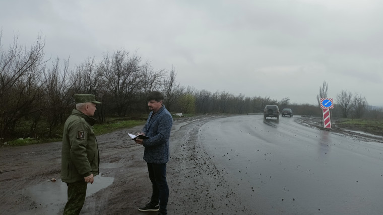 Глава города ознакомился с ходом выполнения ремонтных работ автомобильных дорог. Глава города ознакомился с ходом выполнения ремонтных работ автомобильных дорог.