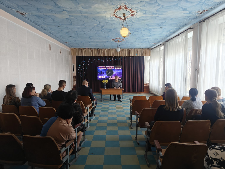 Замглавы администрации городского округа Снежное ответила на вопросы жителей. Замглавы администрации городского округа Снежное ответила на вопросы жителей.