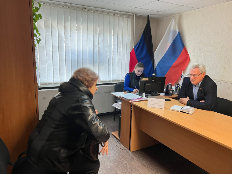 В Снежном прошел приём депутата Народного Совета ДНР. В Снежном прошел приём депутата Народного Совета ДНР.