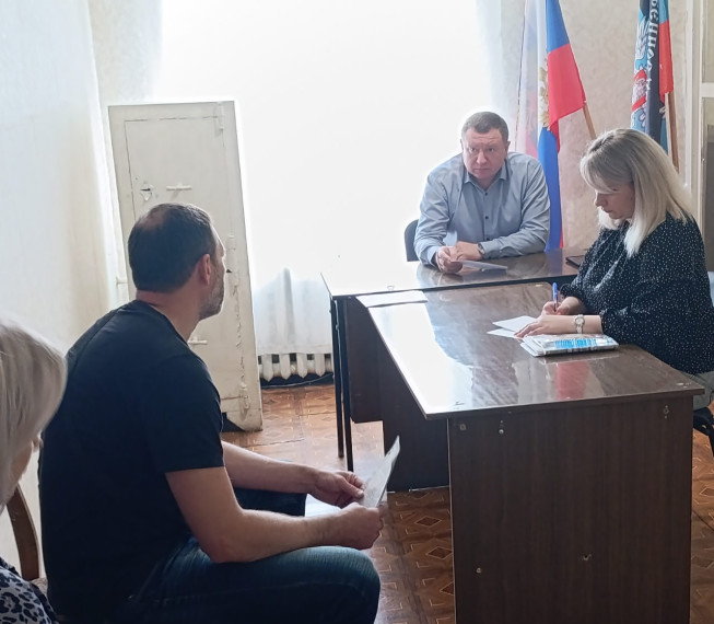 Глава Снежного ответил на вопросы жителей. Глава Снежного ответил на вопросы жителей.