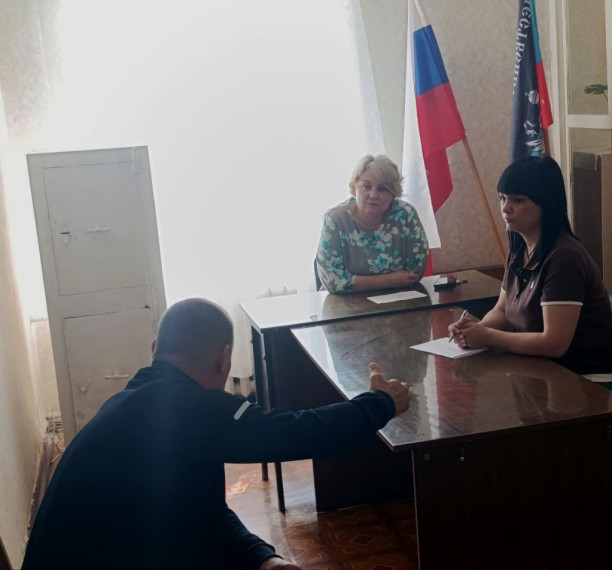 Замглавы Снежного провела прием граждан. Замглавы Снежного провела прием граждан.