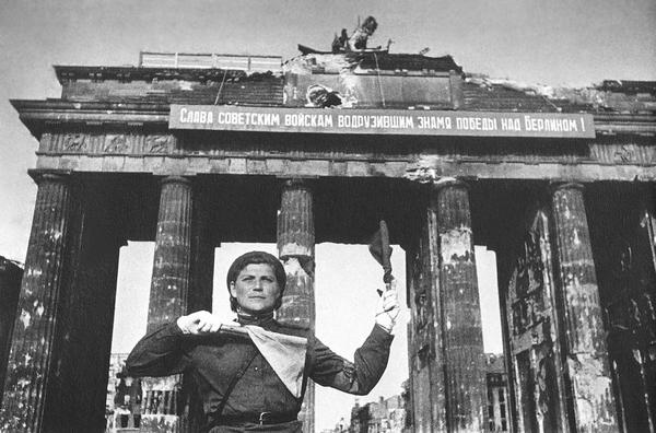 ФОТОГРАФ ПОБЕДЫ Виртуальная фотовыставка (дистанционная демонстрация фотографий Е. Халдея). ФОТОГРАФ ПОБЕДЫ Виртуальная фотовыставка (дистанционная демонстрация фотографий Е. Халдея).
