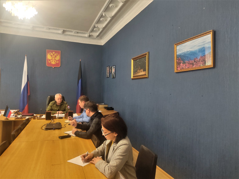 Глава города провел рабочее совещание со своими заместителями. Глава города провел рабочее совещание со своими заместителями.